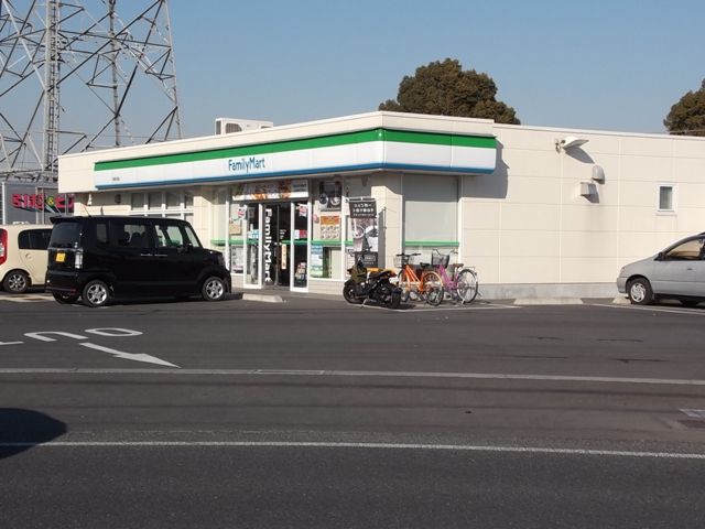 コンビニ　ファミリーマート（コンビニ）まで155m