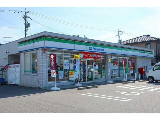 コンビニ　ファミリーマート（コンビニ）まで550m