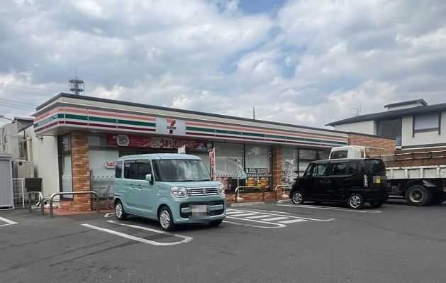 コンビニ　セブンイレブン松戸千駄堀店（コンビニ）まで880m