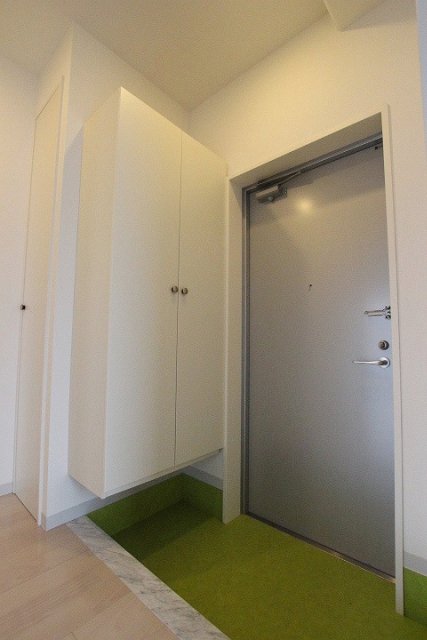 玄関　同物件別号室のものです。