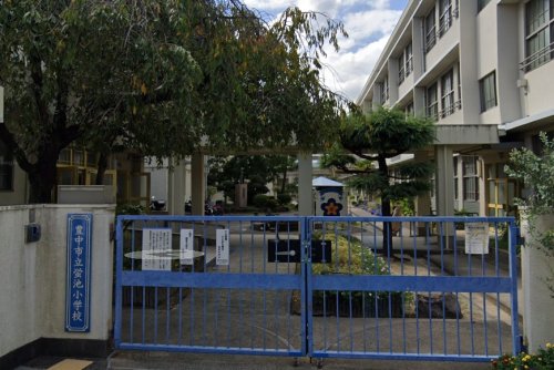 小学校　豊中市立螢池小学校（小学校）まで893m
