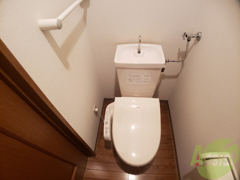 トイレ　ウォシュレット付きのトイレです。シャワートイレは日本の宝。