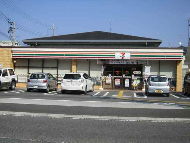 コンビニ　セブンイレブン近江八幡駅南店（コンビニ）まで645m