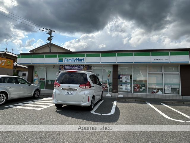 コンビニ　ファミリーマート筑紫野原田七丁目店（コンビニ）まで611m