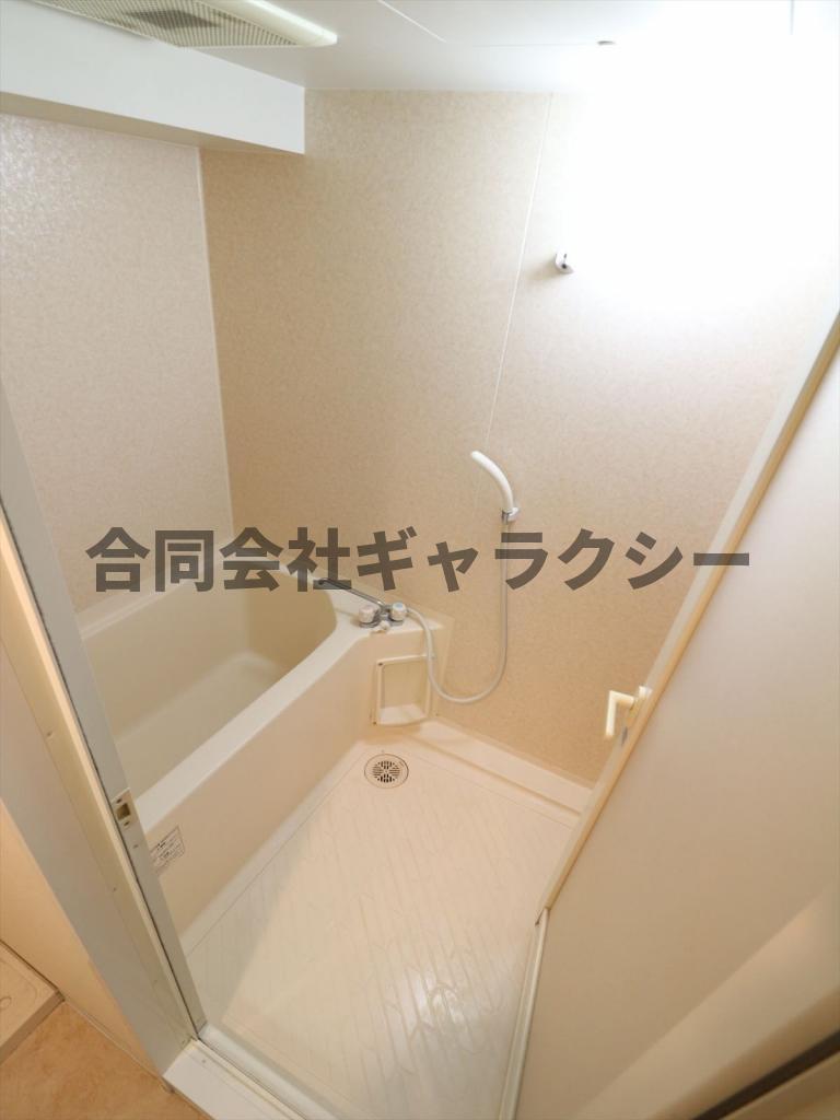 バス・シャワールーム　清潔感のあるバスルーム