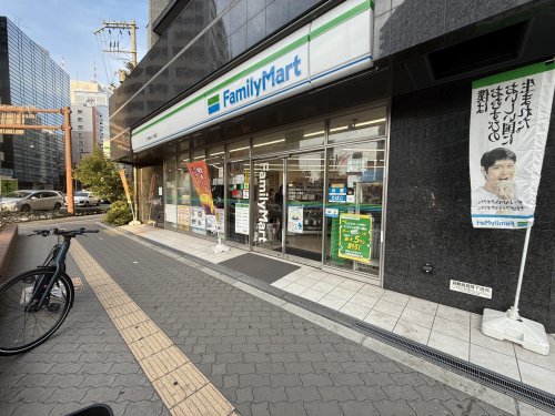 コンビニ　ファミリーマート 江戸堀なにわ筋店（コンビニ）まで55m