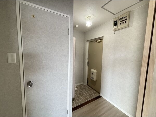 玄関　名古屋で一番初期費用の安い賃貸専門の不動産会社です(^^)