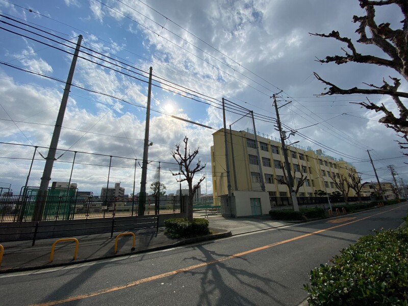 中学校　大阪市立新巽中学校（中学校）まで919m
