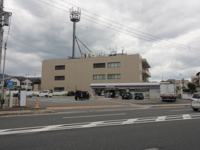 コンビニ　ローソン長岡京インター店（コンビニ）まで620m