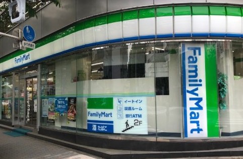 コンビニ　ファミリーマート日本橋茅場町店（コンビニ）まで172m