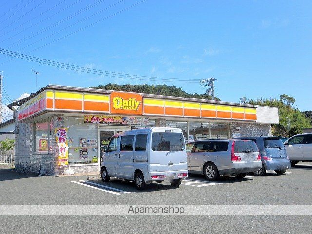 コンビニ　デイリーヤマザキ（コンビニ）まで657m