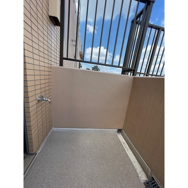 バルコニー　*同物件、別部屋の写真です