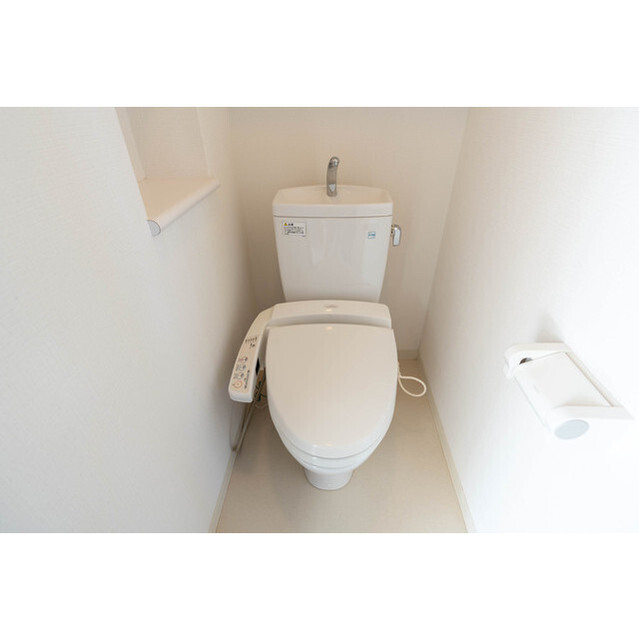 トイレ　*同物件、別部屋の写真です