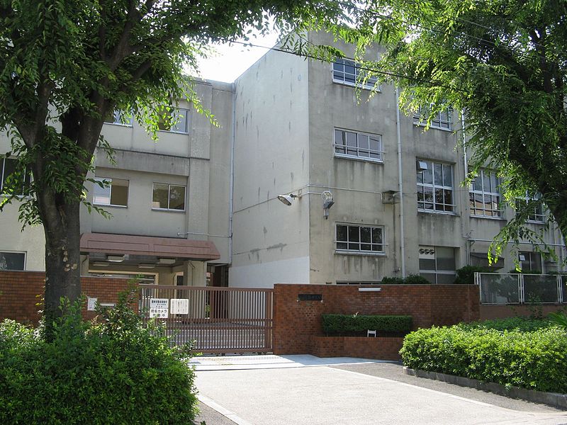 中学校　大阪市立淡路中学校（中学校）まで723m