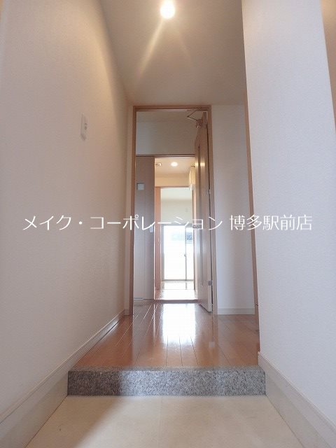 玄関　※同物件、別部屋の写真です。