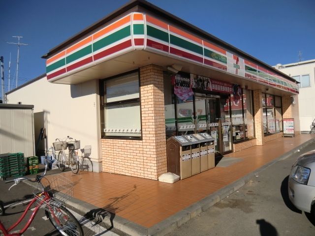コンビニ　セブンイレブン（コンビニ）まで318m
