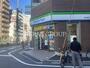 コンビニ　ファミリーマート 南大塚三丁目店（コンビニ）まで128m