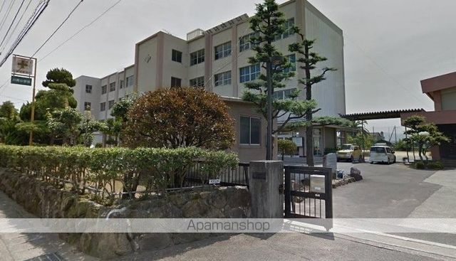 小学校　高松市立川岡小学校（小学校）まで1212m