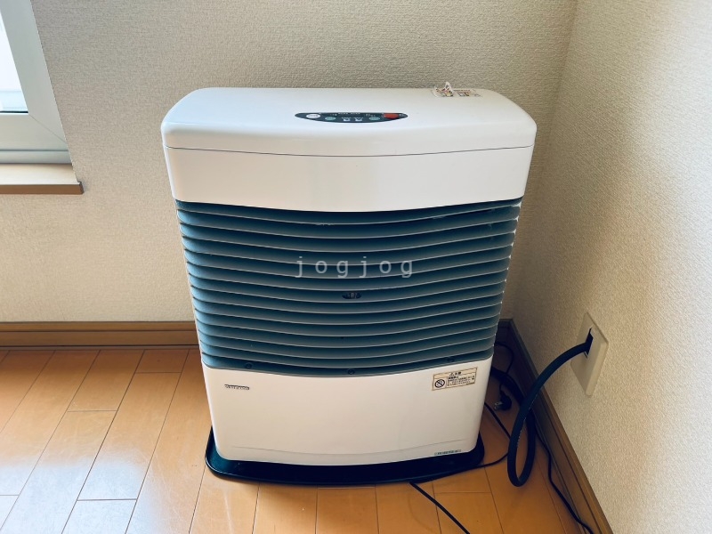 その他設備　冬はあったか灯油ストーブです。