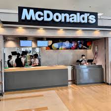 飲食店　マクドナルド イオン東雲店（飲食店）まで221m