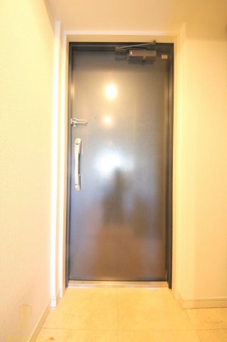玄関　サムティ梅田インターコア