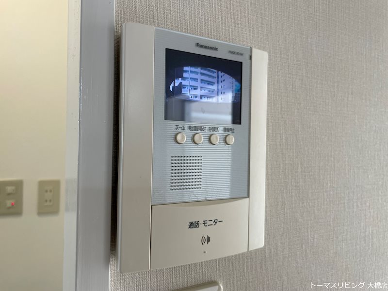 セキュリティ　モニタ付きインターホン　※別室参考写真