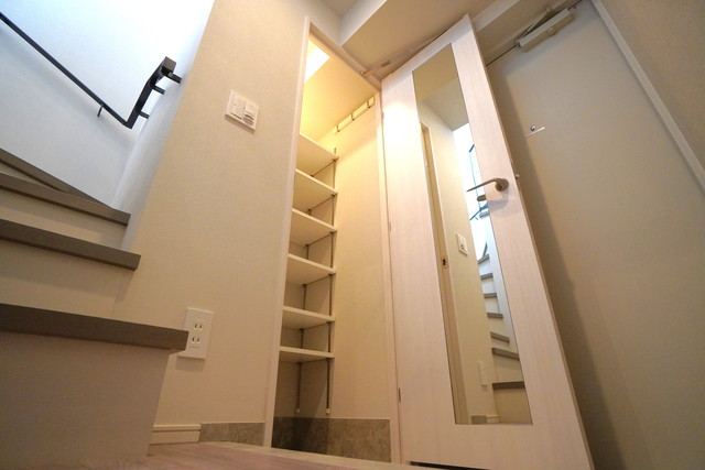 玄関　※写真は同タイプ住戸です。