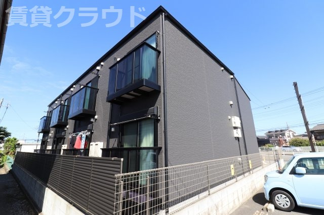 建物外観　黒くてシックな外観がおしゃれ感を演出しています！