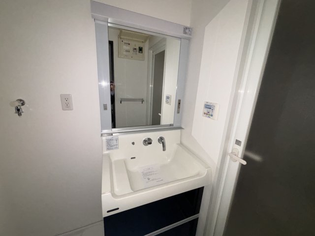 洗面設備　※別号室の参考写真です。