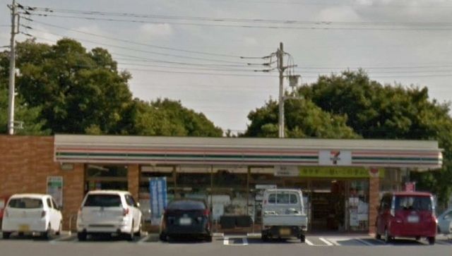 コンビニ　セブンイレブン伊勢崎田中島店（コンビニ）まで400m