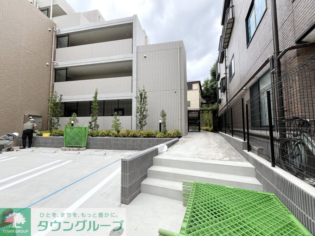エントランス　駐車場