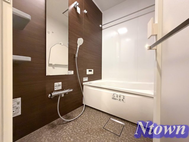 バス・シャワールーム　落ち着いた空間のお風呂です