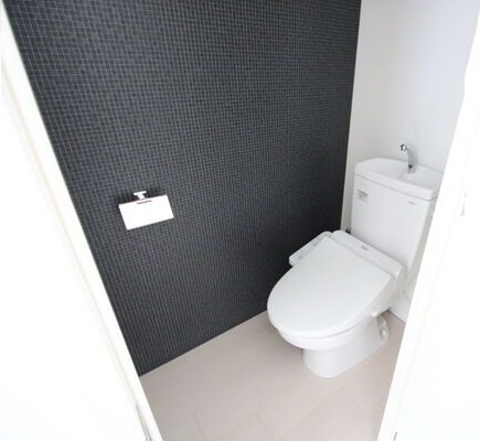 トイレ　※写真は同じマンションの違う部屋のものになります。