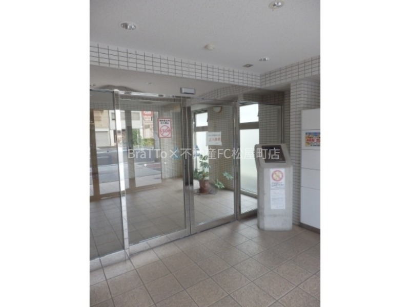 エントランス　マンション共用部分（オートロック付き）