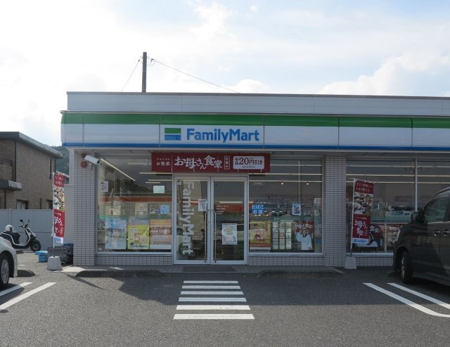 コンビニ　ファミリーマート　津山平福店（コンビニ）まで391m