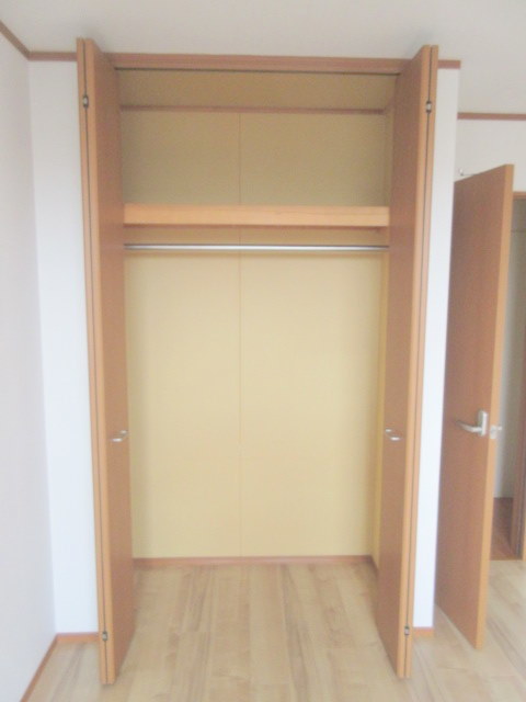 収納　天井までの高さのあるクロゼット