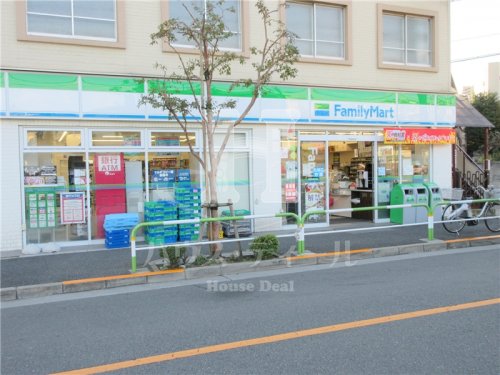 コンビニ　ファミリーマート滝野川一丁目店（コンビニ）まで333m