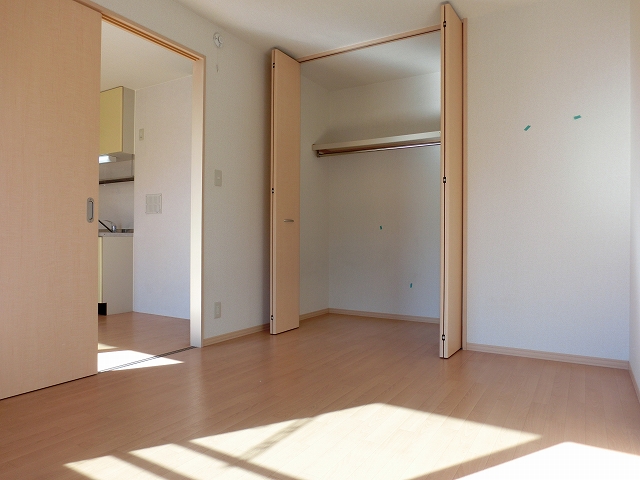 その他部屋・スペース　●ダイニングつながりの６帖の洋室。