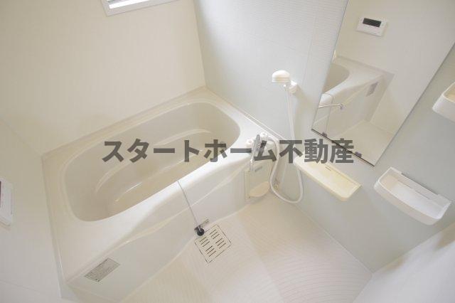 バス・シャワールーム　コンパクトで使いやすいお風呂です