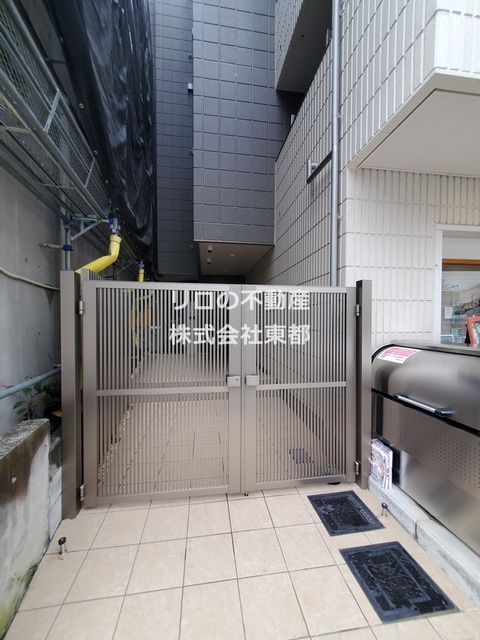 エントランス　建物入口です。