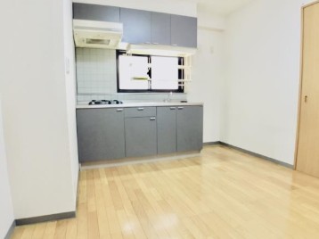 都営三田線 板橋区役所前駅 徒歩3分 8階建 築28年の居間写真