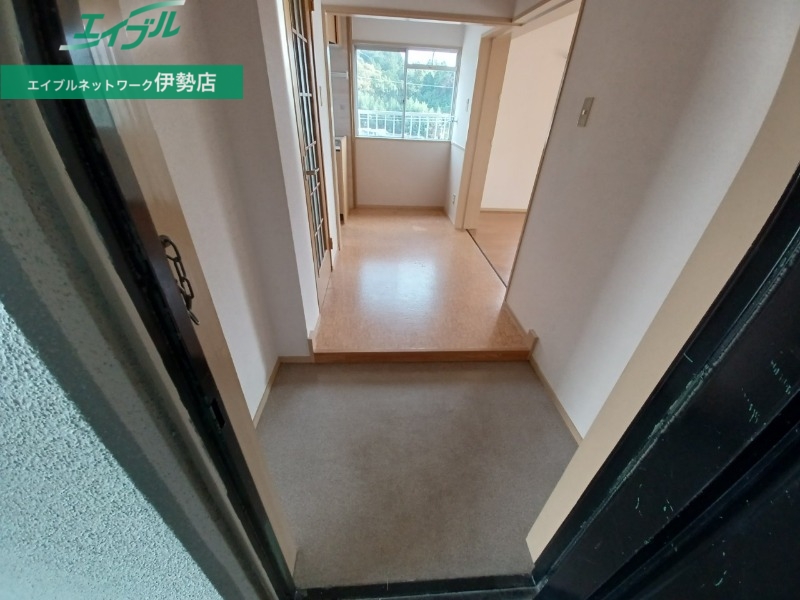 玄関　別部屋の写真です