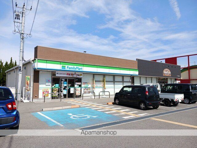 コンビニ　ファミリーマート上野店様（コンビニ）まで750m