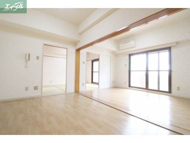 居室・リビング　南向きで日当たり良好