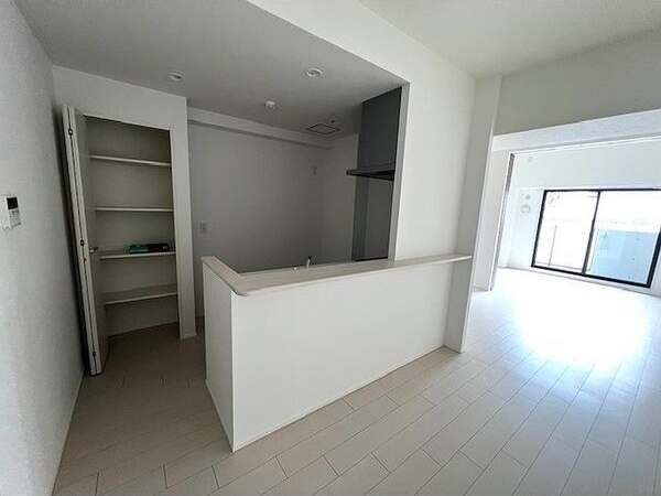 キッチン　※写真は同じマンションの違う部屋のものになります。