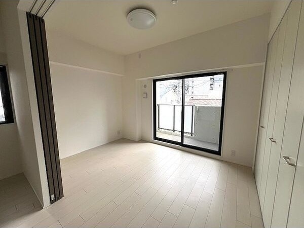 バルコニー　※写真は同じマンションの違う部屋のものになります。