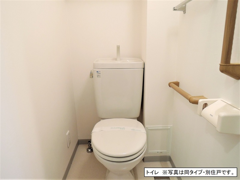 トイレ　落ち着いた色調のトイレです♪