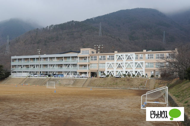 中学校　上田市立第三中学校（中学校）まで1047m
