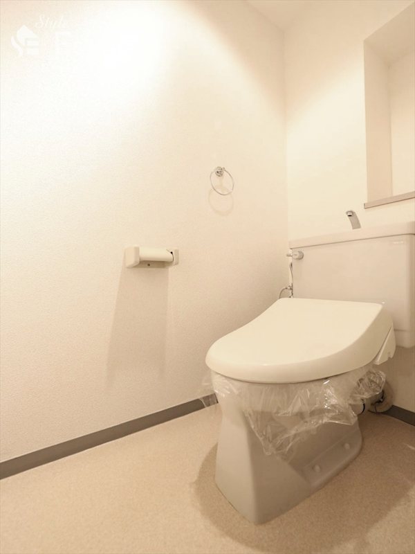 地下鉄東山線 上社駅 徒歩5分 7階建 築32年のトイレ写真