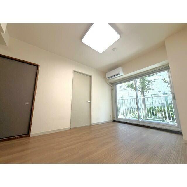 メイツ大井町 部屋番号:107の居間写真
